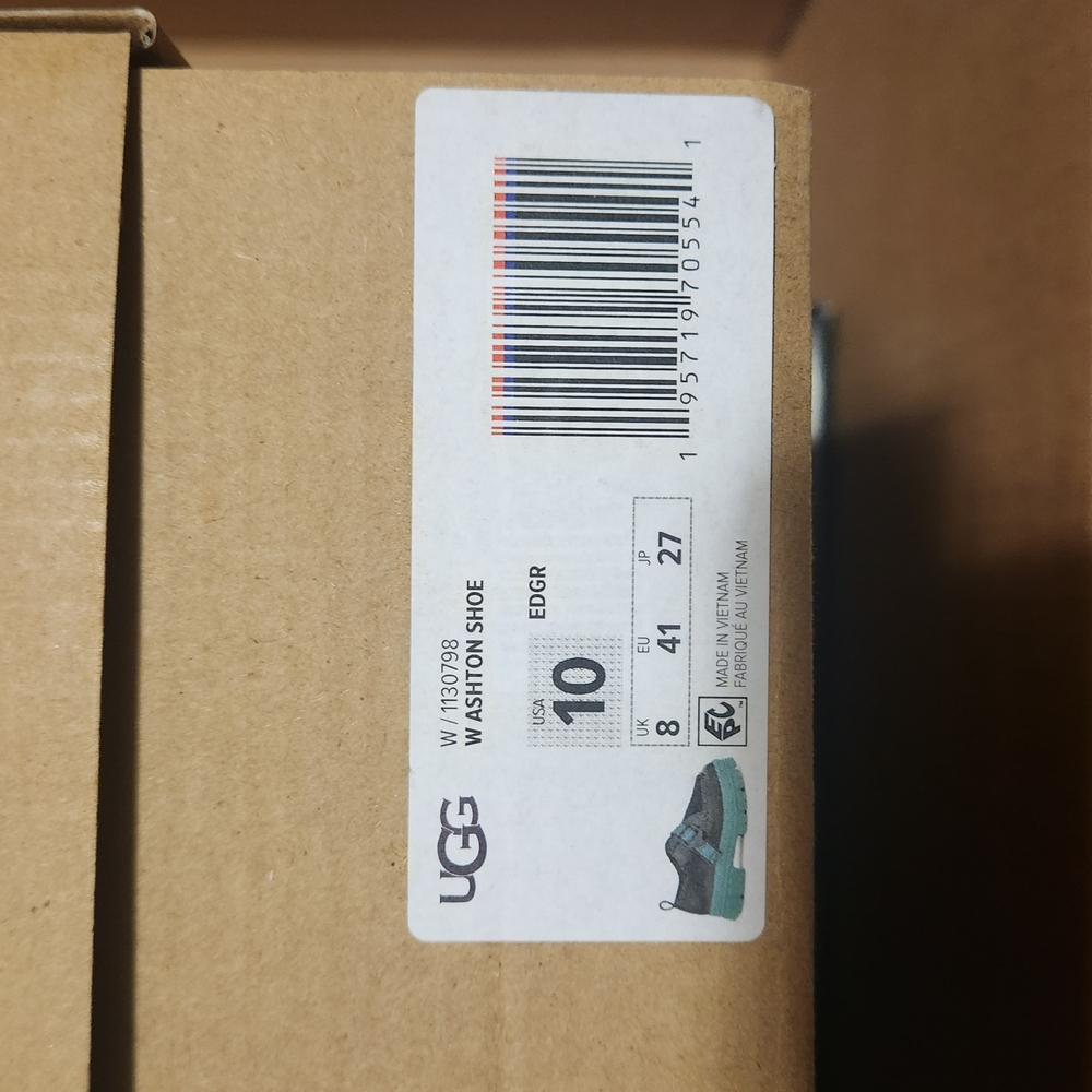 UGG Ashton Shoe - Black and Gray